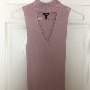 Express pink v neck tank seen on Jaclyn Hill